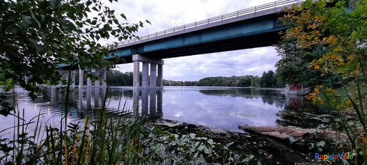13 Septembre 2021 6H25 (Vue K1) Rivière Magog Sherbrooke. Pont Jacques Cartier