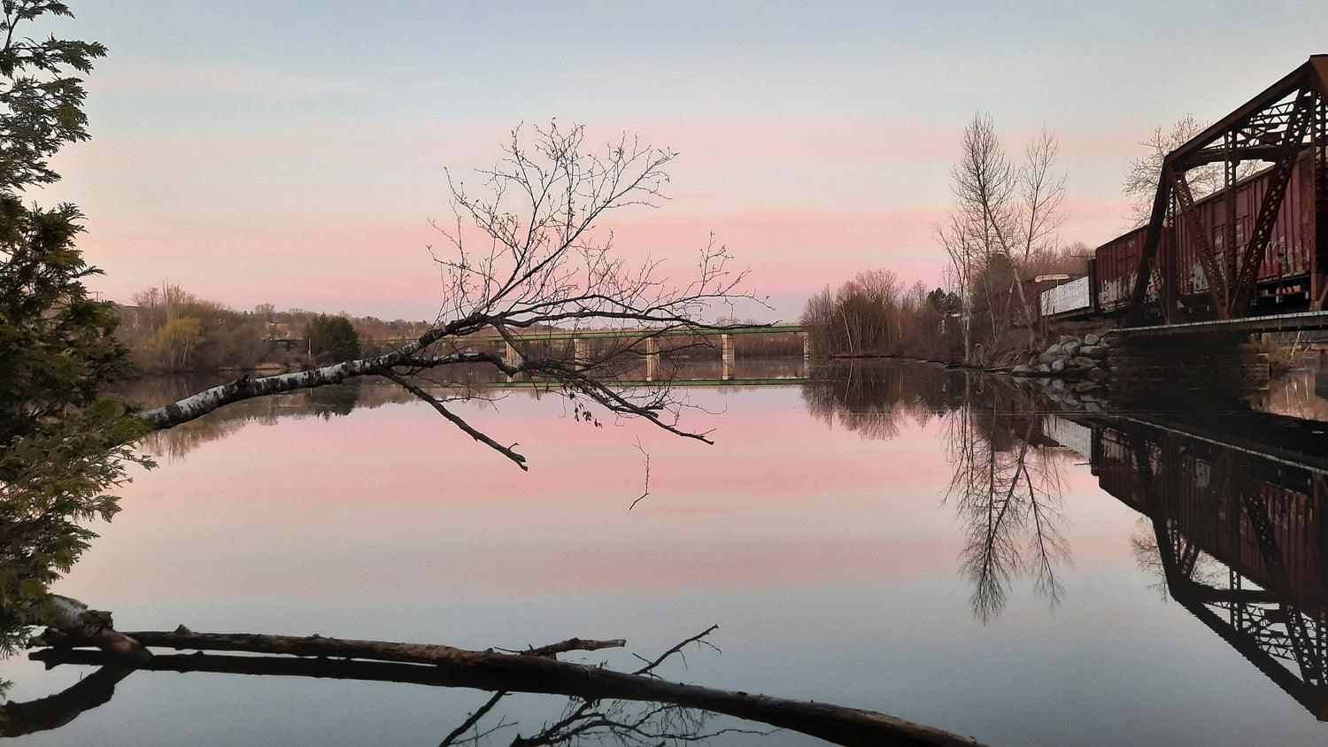 Pont Ferroviaire À Sherbrooke Lac Des Nations