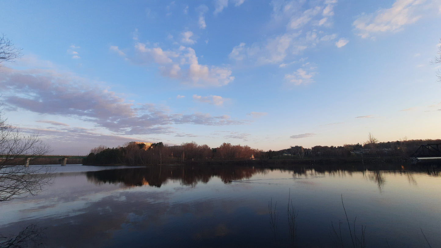 Ciel De Sherbrooke Sur La Rivière Magog Photo Numérique