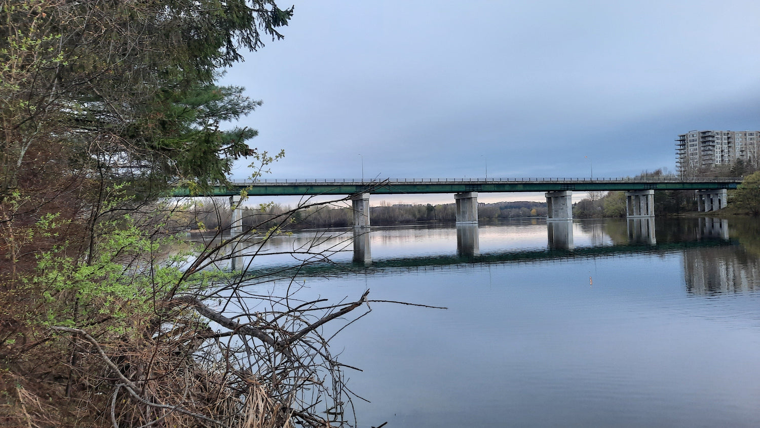 Trouve Le Pont Jacques Cartier