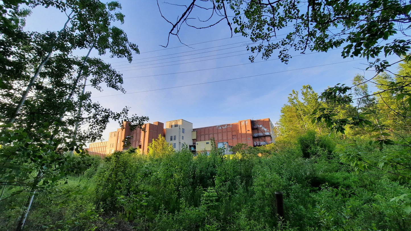 Trouve Le Nom De Cette Ancienne Usine Sherbrooke. Tu Peux Cliquer Pour Voir La Réponse.