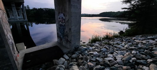 Trouve Le Matelas Et La Chaise Les Déchets Aube Du 14 Août 2021 5H33 Sous Pont Jacques Cartier De