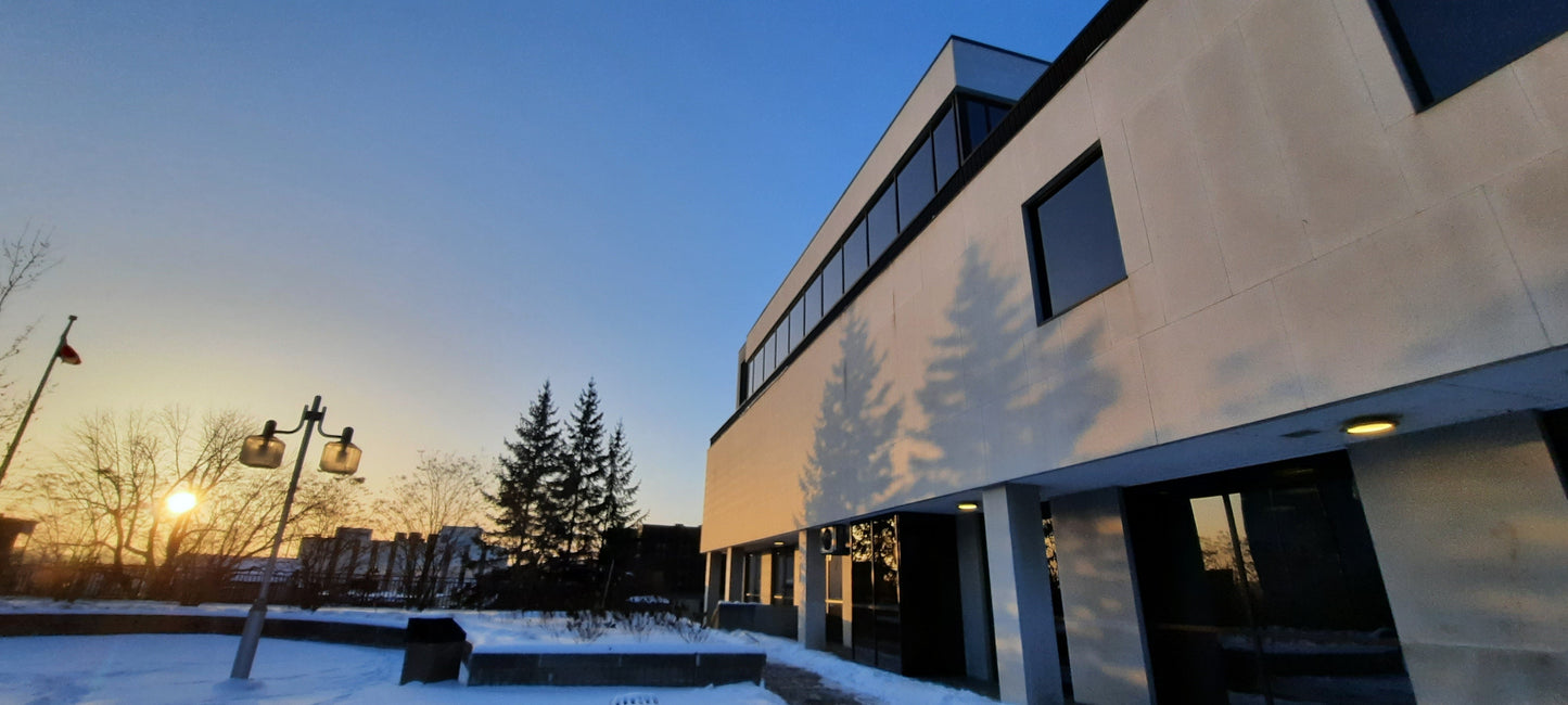 Le Palais De Justice Sherbrooke Sous Le Soleil