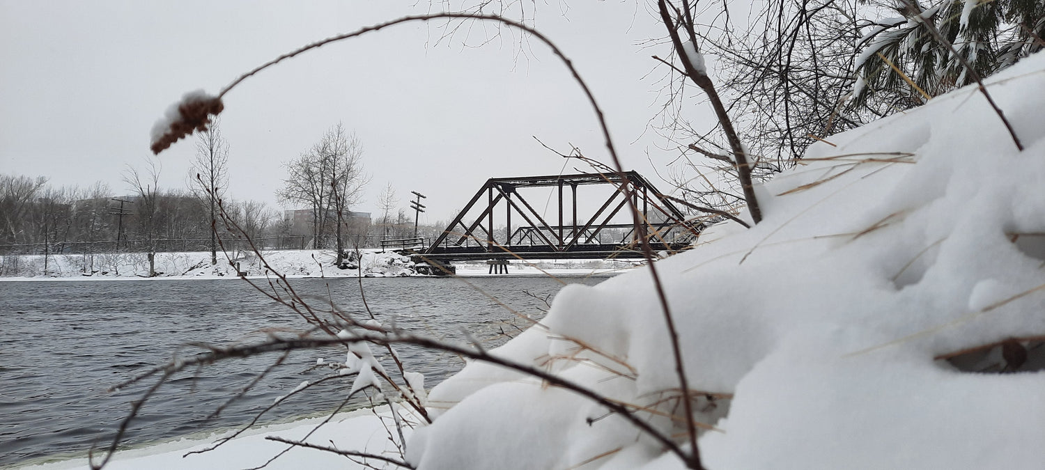 12 Mars 2022 - Le Pont Noir Et Le Jacques Cartier De Sherbrooke Sous La Neige (Vue 1)