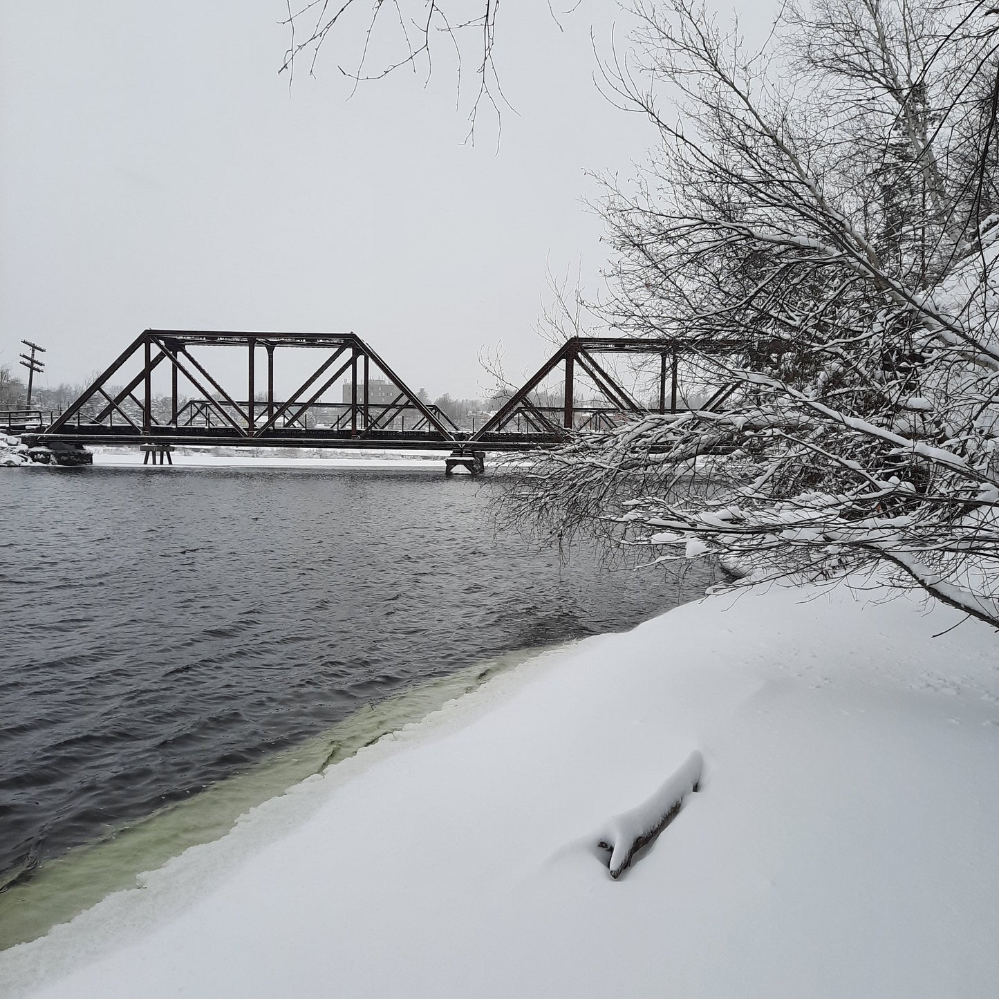 12 Mars 2022 - Le Pont Noir Et Le Jacques Cartier De Sherbrooke Sous La Neige (Vue 1)