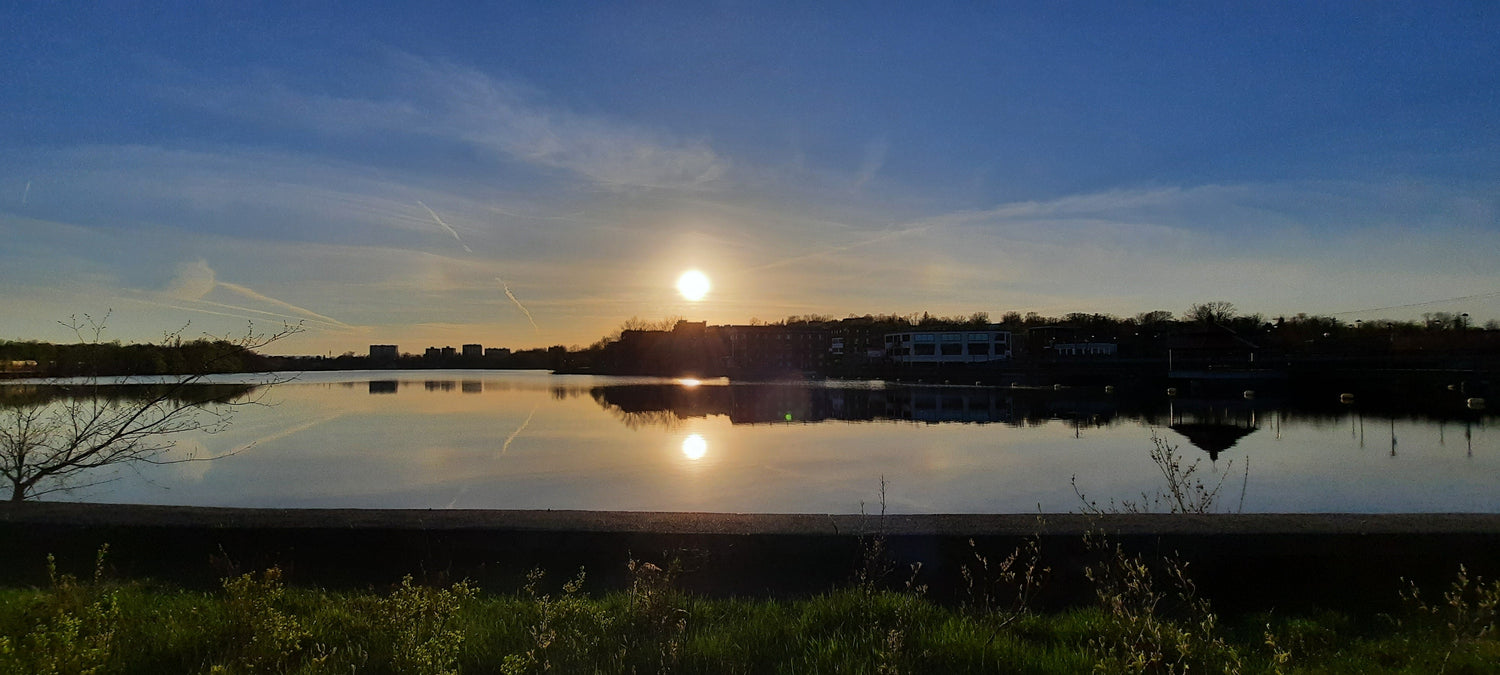 2022-05-09 (Vue Mg1) Coucher De Soleil Au Marché La Gare Sherbrooke