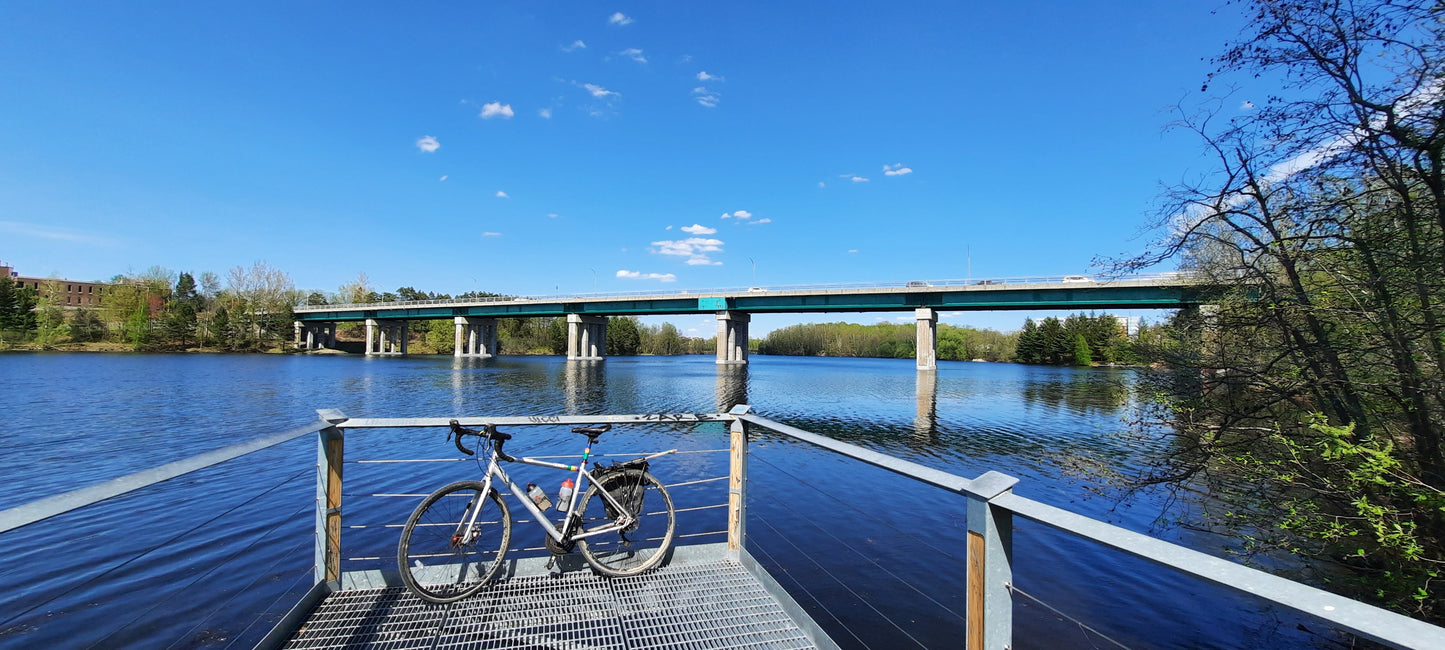 Une Baignade Dans La Rivière Magog Un 13 Mai À Sherbrooke. (Vue Pss2)