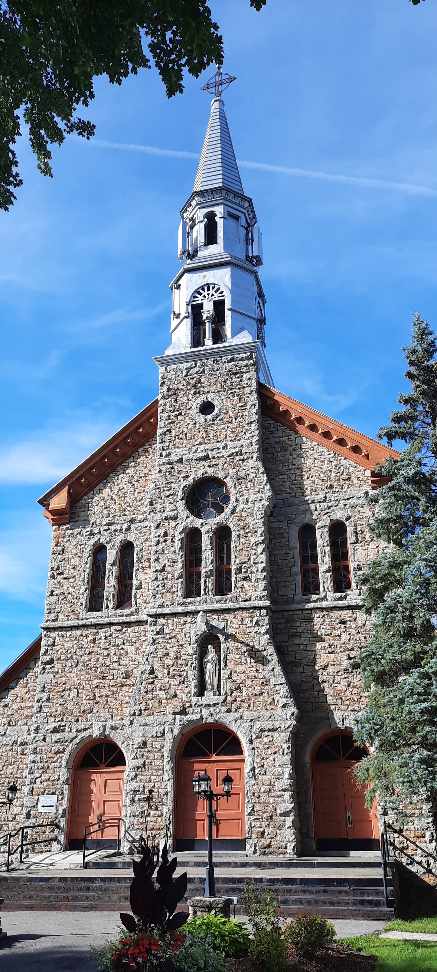 Eglise De La Paroisse Notre-Dame-De-Bonsecours À Montebello