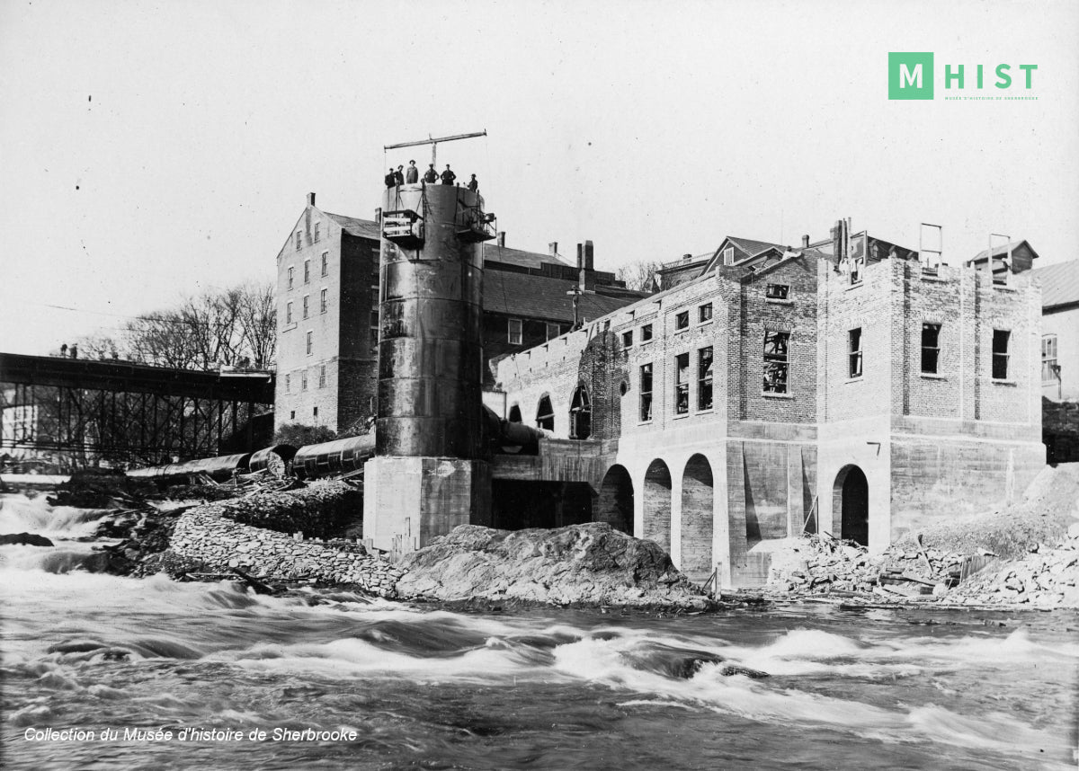 Centrale Et Barrage Abénaquis Est Construit En 1896.