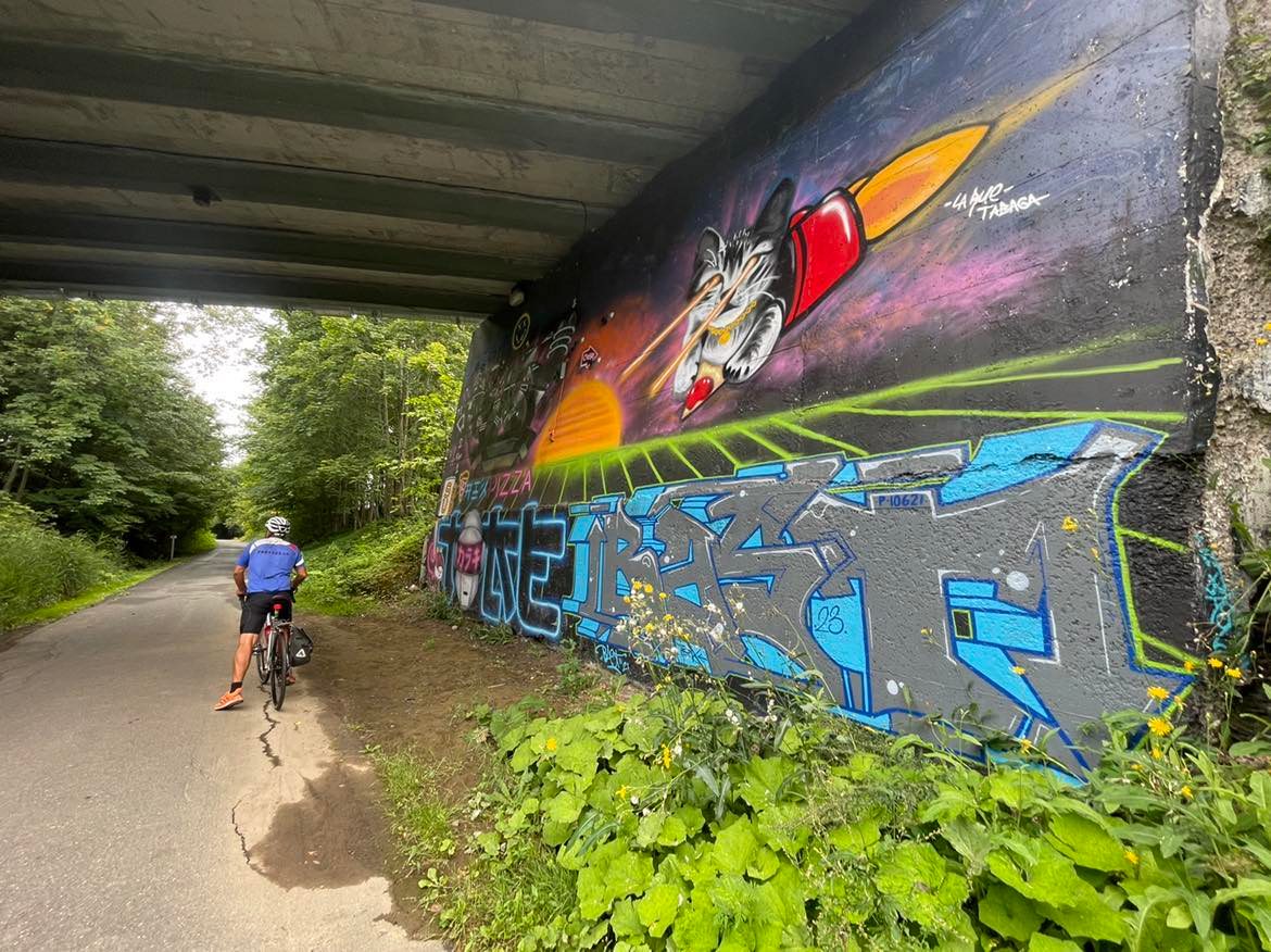 Trouve David Sous Le Pont À Warwick (Glisse La Souris Pour Trouver David)